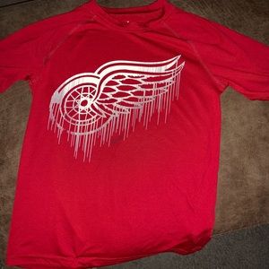 Detroit Red Wings shirt, boys size Medium